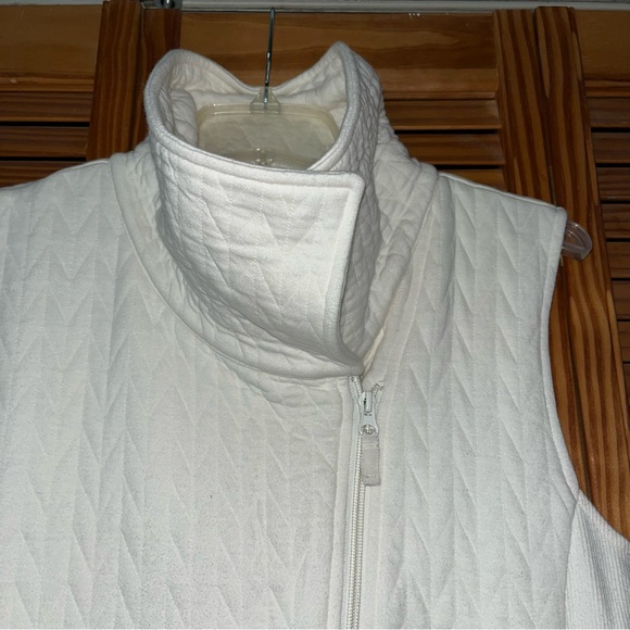 T by Talbots Zip Up Cream  Small Vest‎ - Picture 3 of 9